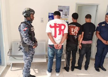 Policía recupera celulares y motocicletas robadas, y ocupa drogas y arma de fuego en Sabana Perdida, SDN