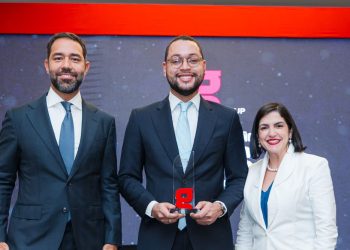 Cristian Cabrera es reconocido como Joven del Año 2026 en el renglón Comunicación