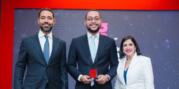 Cristian Cabrera es reconocido como Joven del Año 2026 en el renglón Comunicación