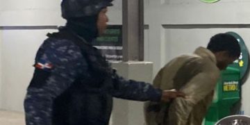 Policía fustra intento de robo en comercio y apresa antisocial en flagrante delito en Villa Mella, SDN.