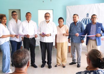 Desarrollo de la Comunidad entrega en Barahona panadería y repostería