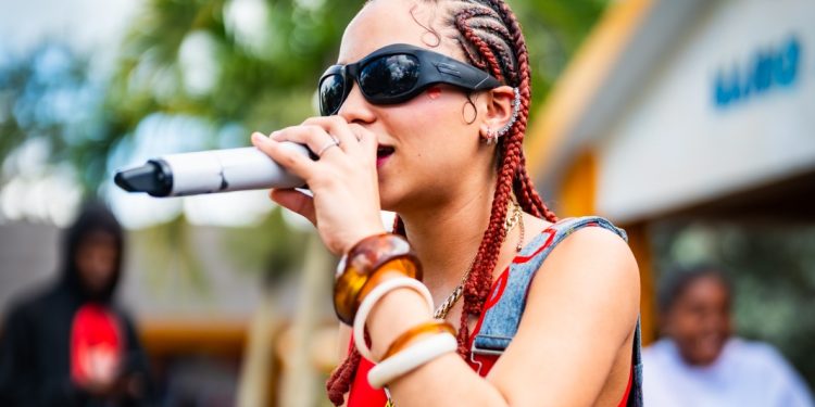 La BABY: la voz joven que está conquistando la música urbana