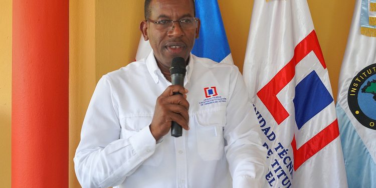 Inician primer proyecto de titulación en Los Limones de Pimentel