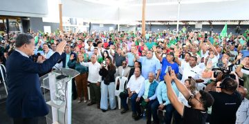Leonel juramenta en la FP al exgobernador de Hermanas Mirabal y dirigentes del PRM y PLD