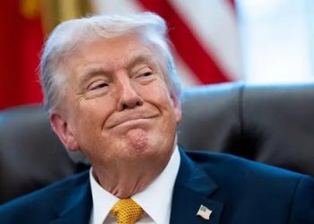 Trump extiende hasta el 6 de abril su ultimátum para que Irán reabra el estrecho de Ormuz