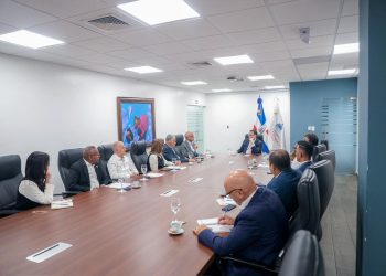 Ministro Sanz Lovatón lidera reunión con el sector provisiones para asegurar la cadena de suministro frente a la crisis en Medio Oriente