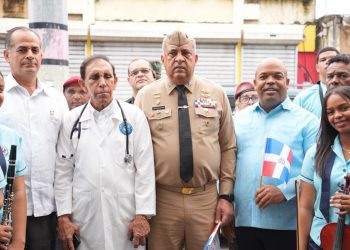 Director de Migración respalda acto patriótico realizado por la Clínica Cruz Jiminián en Cristo Rey para honrar valores patrios