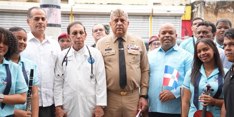 Director de Migración respalda acto patriótico realizado por la Clínica Cruz Jiminián en Cristo Rey para honrar valores patrios