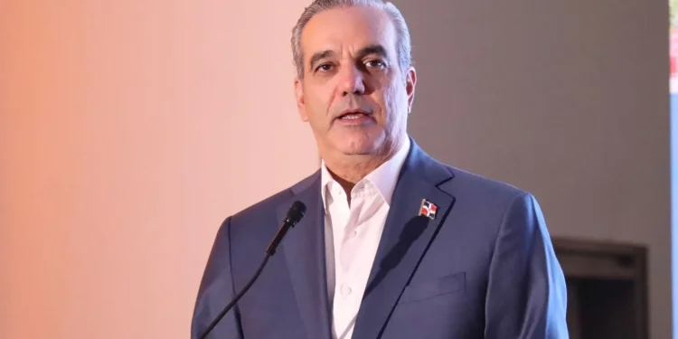 Abinader convoca reunión con industriales para frenar alza de alimentos y servicios