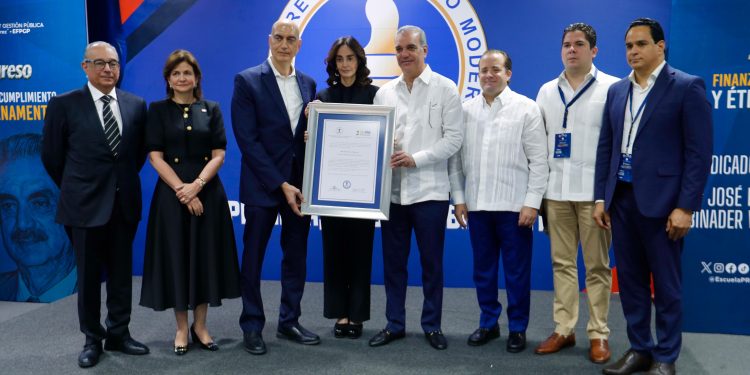 PRM y su Escuela Política reconocen de manera póstuma José Rafael Abinader por su compromiso ético con el país