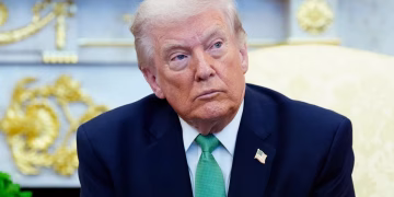 Trump arremete contra la OTAN por crisis en Ormuz
