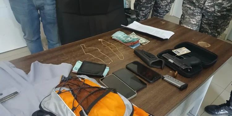 DICRIM arresta a hombre en San Cristóbal por portar arma ilegal y otros objetos