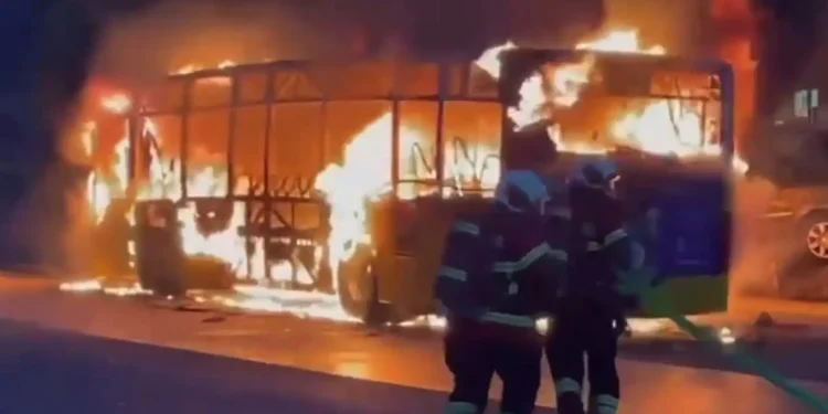 Al menos seis muertos y cuatro heridos en el incendio de un autobús en Suiza