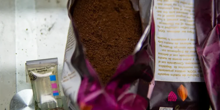 Autoridades incautan cargamento de cocaína camuflado en fundas que aparentaban ser café