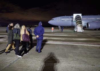 España confirma evacuación de su embajada en Irán en medio de la crisis