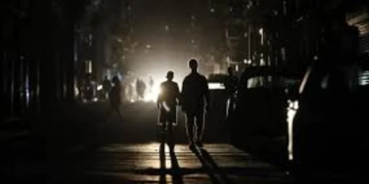 Hasta un 60 % de Cuba quedará este lunes a la vez sin corriente por la crisis energética