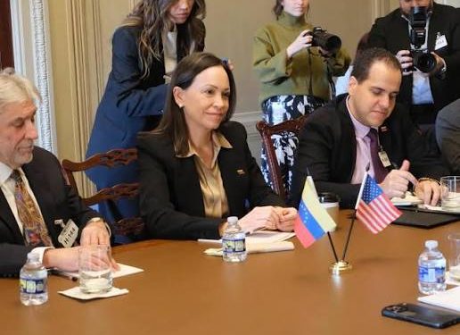 El regreso de María Corina: la prueba de fuego política para Delcy Rodríguez