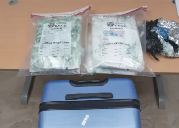 DNCD arresta extranjero en aeropuerto de Punta cana con cuatro paquetes de presunta cocaína