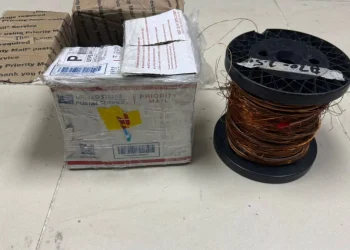 Incautan rollo de alambre lleno de un líquido presumiblemente cocaína