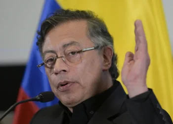 Gustavo Petro alerta sobre bombardeos desde Ecuador y pide la mediación de Donald Trump