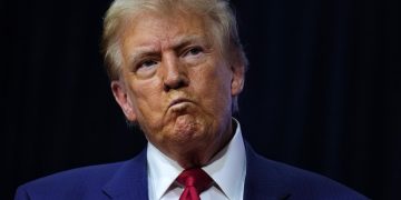 Donald Trump advierte que EEUU “destruirá” las centrales eléctricas de Irán si el régimen no abre el estrecho de Ormuz en 48 horas