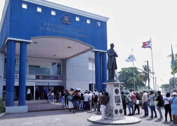 Migración establece procedimientos para renovación de permisos de trabajo temporales