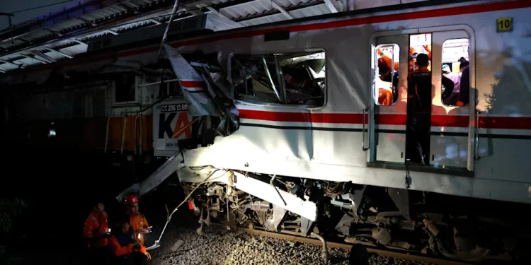 Un vagón solo para ellas: las 15 víctimas del letal choque de tren indonesio son mujeres