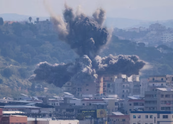 El régimen de Irán amenazó con romper el alto al fuego si continúan los ataques contra los terroristas de Hezbollah en el Líbano