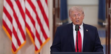 Donald Trump dijo que el piloto norteamericano rescatado en Irán “está gravemente herido”