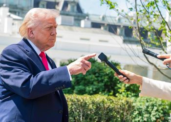 "Nadie está jugando": Trump anuncia que la delegación de EE.UU. se dirige a las negociaciones con Irán