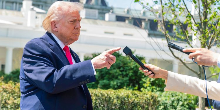 "Nadie está jugando": Trump anuncia que la delegación de EE.UU. se dirige a las negociaciones con Irán