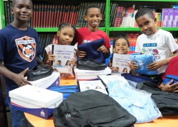 Inabie entrega útiles escolares a estudiantes afectados por lluvias en varias comunidades