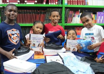 Inabie entrega útiles escolares a estudiantes afectados por lluvias en varias comunidades