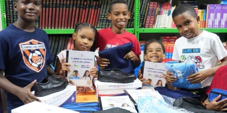 Inabie entrega útiles escolares a estudiantes afectados por lluvias en varias comunidades