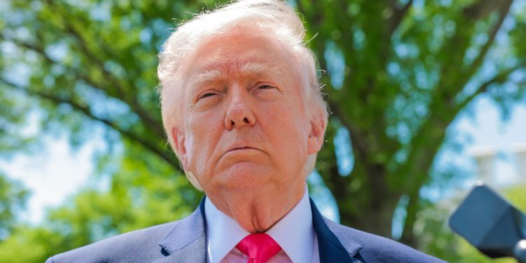 Trump: Ordené a la Armada que dispare y destruya cualquier barco que coloque minas en Ormuz