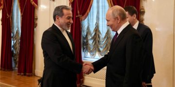 Putin se reúne con el canciller iraní en medio de la negociación estancada entre Irán y EE.UU.