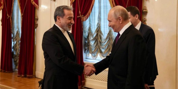 Putin se reúne con el canciller iraní en medio de la negociación estancada entre Irán y EE.UU.