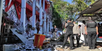 Terremoto de 7,4 en Indonesia deja al menos cinco personas fallecidas y activa alerta de tsunami