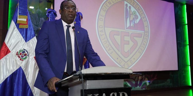 Facultad de Ciencias Económicas y Sociales de la UASD presenta nueva oferta académica 