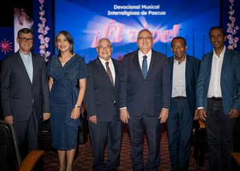 Más de 1,000 personas se unen en devocional musical interreligioso de Pascua organizado por La Iglesia de Jesucristo