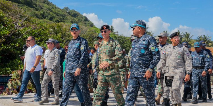 Director General PN realiza recorrido de supervisión por la zona sur del país durante operativo "Proteger y Servir Semana Santa 2026″