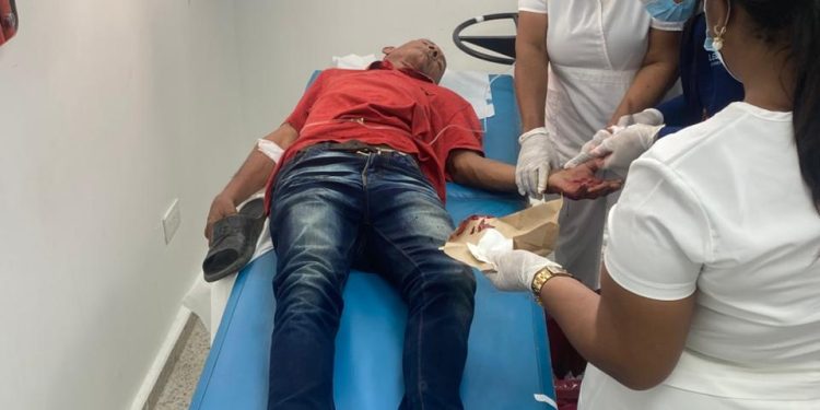 Hombre resulta herido tras caída en balneario el salto de Loma de Cabrera