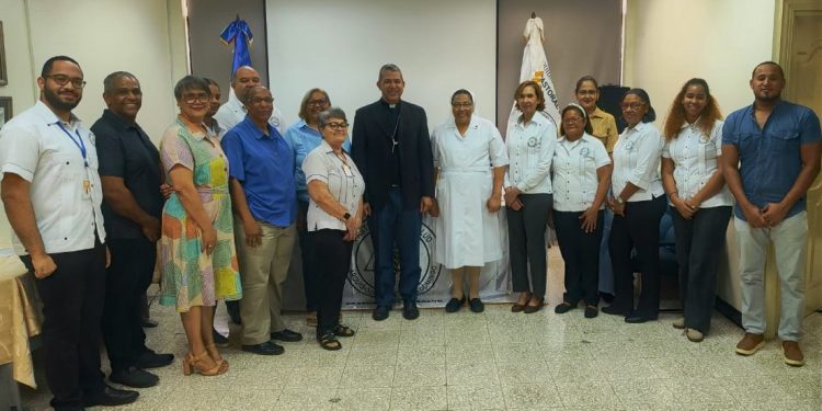 Monseñor Morel Diplán visita la Pastoral de la Salud y constata su labor en sectores vulnerables