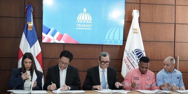 Cormidom y trabajadores firman acuerdo de paz laboral y bienestar