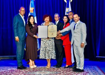 El CDP-DN reconoce a la periodista Jacqueline Morrobel