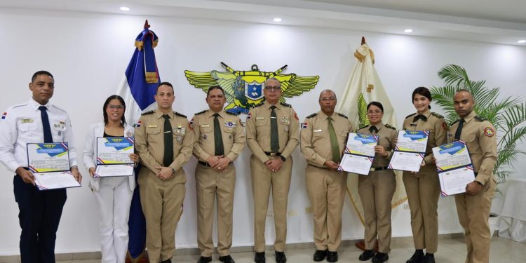 MIDE y UNADE reconocen residentes médicos ganadores del 1er. lugar en Congreso Internacional de Urología
