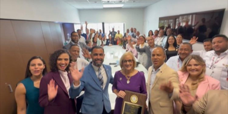 ASODORE visita la ciudad de Miami, mantiene encuentro con alcaldesa 