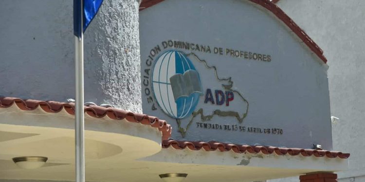 ADP logra nuevos nombramientos de maestros del banco de elegibles