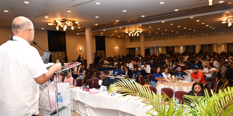 Docentes proponen la eliminación de la promoción automática de los alumnos y que se priorice el desarrollo de competencias de los estudiantes 