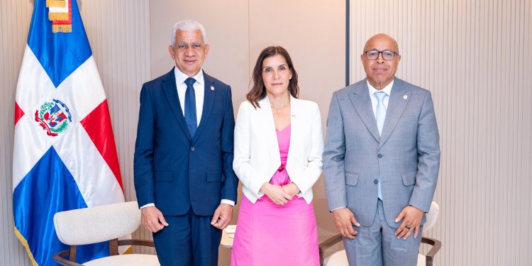 Congreso Nacional y embajadora de Estados Unidos abordan agenda legislativa y cooperación bilateral